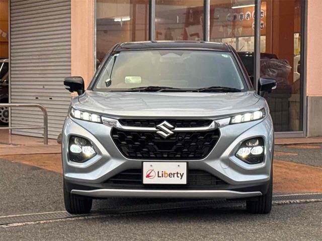 フロンクス ベースグレード　全周囲カメラ　クリアランスソナー　オートクルーズコントロール　レーンアシスト　衝突被害軽減システム　ナビ　ＴＶ　オートライト　ＬＥＤヘッドランプ　アルミホイール　スマートキー　アイドリングストップ（17枚目）