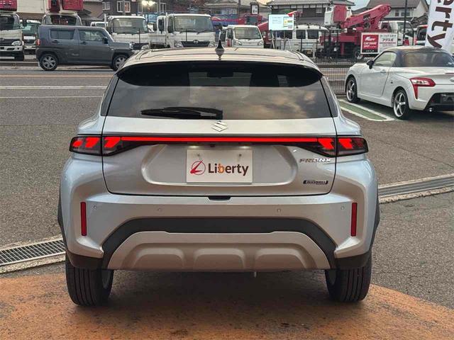 フロンクス ベースグレード　全周囲カメラ　クリアランスソナー　オートクルーズコントロール　レーンアシスト　衝突被害軽減システム　ナビ　ＴＶ　オートライト　ＬＥＤヘッドランプ　アルミホイール　スマートキー　アイドリングストップ（21枚目）