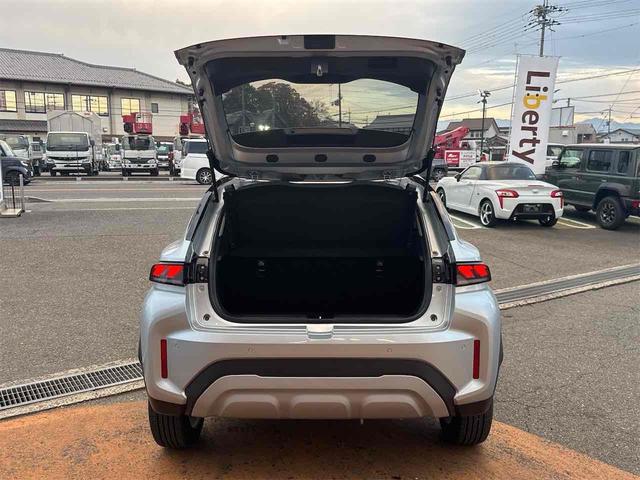 フロンクス ベースグレード　全周囲カメラ　クリアランスソナー　オートクルーズコントロール　レーンアシスト　衝突被害軽減システム　ナビ　ＴＶ　オートライト　ＬＥＤヘッドランプ　アルミホイール　スマートキー　アイドリングストップ（22枚目）