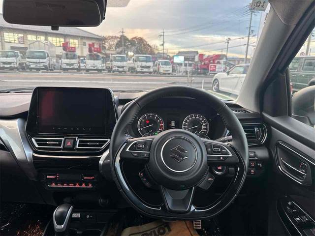 フロンクス ベースグレード　全周囲カメラ　クリアランスソナー　オートクルーズコントロール　レーンアシスト　衝突被害軽減システム　ナビ　ＴＶ　オートライト　ＬＥＤヘッドランプ　アルミホイール　スマートキー　アイドリングストップ（32枚目）