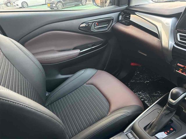 フロンクス ベースグレード　全周囲カメラ　クリアランスソナー　オートクルーズコントロール　レーンアシスト　衝突被害軽減システム　ナビ　ＴＶ　オートライト　ＬＥＤヘッドランプ　アルミホイール　スマートキー　アイドリングストップ（41枚目）