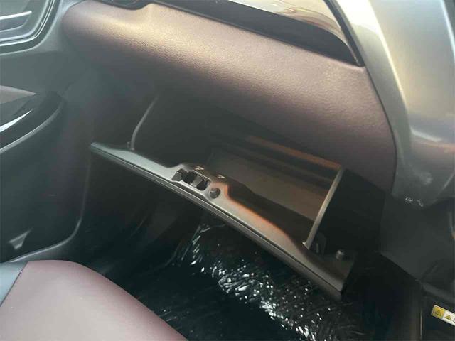 フロンクス ベースグレード　全周囲カメラ　クリアランスソナー　オートクルーズコントロール　レーンアシスト　衝突被害軽減システム　ナビ　ＴＶ　オートライト　ＬＥＤヘッドランプ　アルミホイール　スマートキー　アイドリングストップ（42枚目）