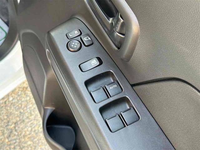 ワゴンR FX クリアランスソナー レーンアシスト 衝突被害軽減システム オートライト スマートキー 電動格納ミラー シートヒーター ベンチシート CVT ESC CD(13枚目)