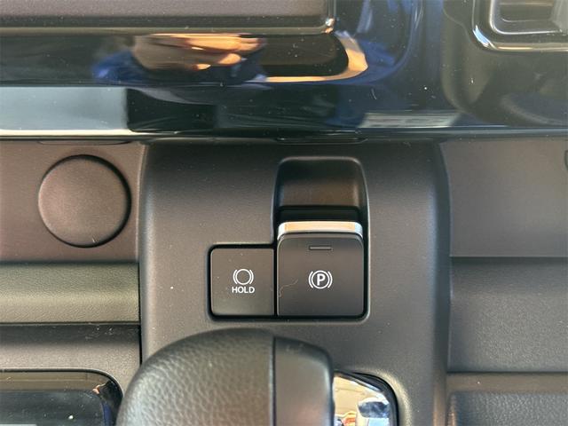 スペーシアギア ハイブリッドＸＺ　両側電動スライドドア　オートクルーズコントロール　オートライト　スマートキー　アイドリングストップ　電動格納ミラー　シートヒーター　ベンチシート　ＣＶＴ　ＡＢＳ　ＥＳＣ　ルーフレール　アルミホイール（9枚目）