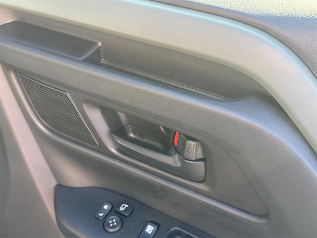 スペーシアギア ハイブリッドＸＺ　両側電動スライドドア　オートクルーズコントロール　オートライト　スマートキー　アイドリングストップ　電動格納ミラー　シートヒーター　ベンチシート　ＣＶＴ　ＡＢＳ　ＥＳＣ　ルーフレール　アルミホイール（37枚目）