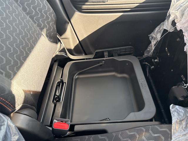 スペーシアギア ハイブリッドＸＺ　両側電動スライドドア　オートクルーズコントロール　オートライト　スマートキー　アイドリングストップ　電動格納ミラー　シートヒーター　ベンチシート　ＣＶＴ　ＡＢＳ　ＥＳＣ　ルーフレール　アルミホイール（44枚目）