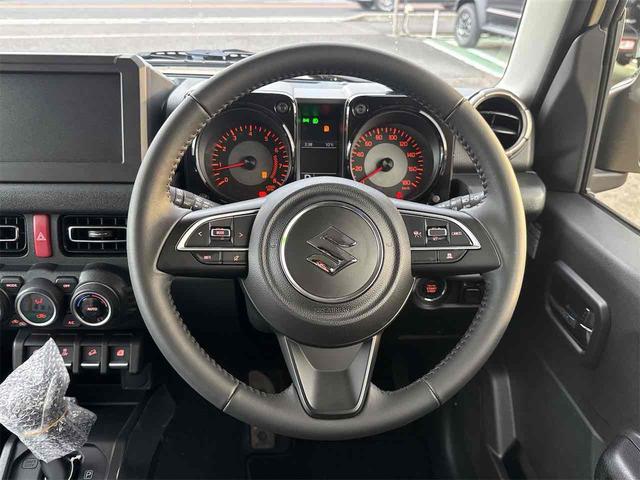 ジムニーノマド ＦＣ　４ＷＤ　ＥＴＣ　クリアランスソナー　オートクルーズコントロール　レーンアシスト　衝突被害軽減システム　オートライト　ＬＥＤヘッドランプ　ヘッドライトウォッシャー　アルミホイール　スマートキー（6枚目）