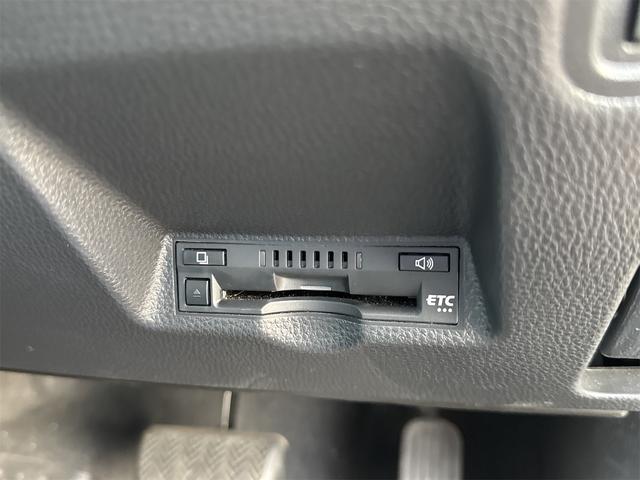 ヤリス ハイブリッドＺ　純正ディスプレイオーディオ　ＥＴＣ　バックカメラ　ナビ　クリアランスソナー　オートクルーズコントロール　レーンアシスト　衝突被害軽減システム　オートマチックハイビーム　オートライト　ＬＥＤヘッドランプ（8枚目）