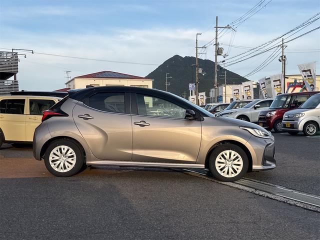 ヤリス ハイブリッドＺ　純正ディスプレイオーディオ　ＥＴＣ　バックカメラ　ナビ　クリアランスソナー　オートクルーズコントロール　レーンアシスト　衝突被害軽減システム　オートマチックハイビーム　オートライト　ＬＥＤヘッドランプ（18枚目）