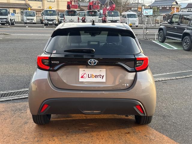 ヤリス ハイブリッドＺ　純正ディスプレイオーディオ　ＥＴＣ　バックカメラ　ナビ　クリアランスソナー　オートクルーズコントロール　レーンアシスト　衝突被害軽減システム　オートマチックハイビーム　オートライト　ＬＥＤヘッドランプ（20枚目）