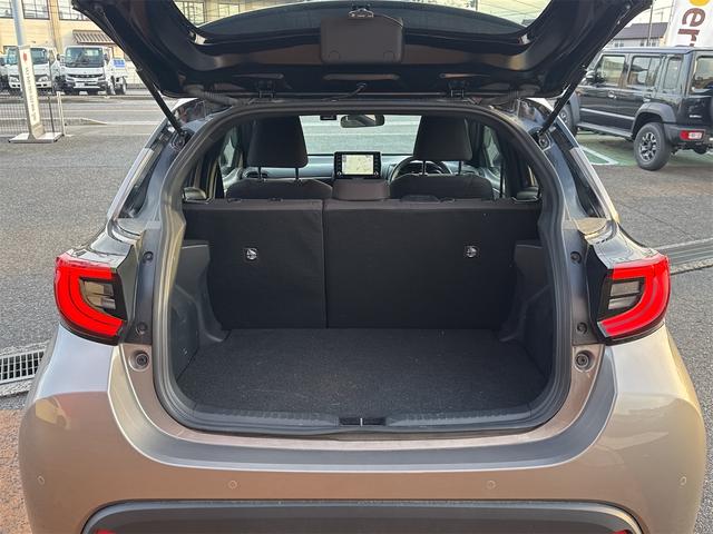 ヤリス ハイブリッドＺ　純正ディスプレイオーディオ　ＥＴＣ　バックカメラ　ナビ　クリアランスソナー　オートクルーズコントロール　レーンアシスト　衝突被害軽減システム　オートマチックハイビーム　オートライト　ＬＥＤヘッドランプ（22枚目）