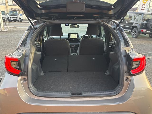 ヤリス ハイブリッドＺ　純正ディスプレイオーディオ　ＥＴＣ　バックカメラ　ナビ　クリアランスソナー　オートクルーズコントロール　レーンアシスト　衝突被害軽減システム　オートマチックハイビーム　オートライト　ＬＥＤヘッドランプ（26枚目）