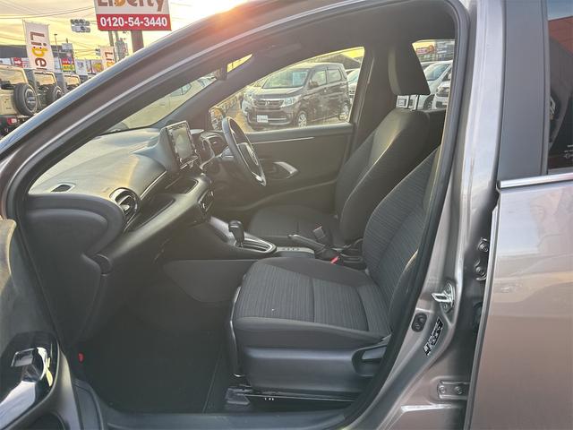 ヤリス ハイブリッドＺ　純正ディスプレイオーディオ　ＥＴＣ　バックカメラ　ナビ　クリアランスソナー　オートクルーズコントロール　レーンアシスト　衝突被害軽減システム　オートマチックハイビーム　オートライト　ＬＥＤヘッドランプ（28枚目）