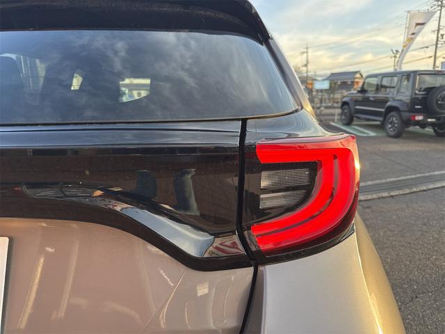 ヤリス ハイブリッドＺ　純正ディスプレイオーディオ　ＥＴＣ　バックカメラ　ナビ　クリアランスソナー　オートクルーズコントロール　レーンアシスト　衝突被害軽減システム　オートマチックハイビーム　オートライト　ＬＥＤヘッドランプ（55枚目）