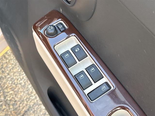 ミラココア ココアプラスＸ　スマートキー　アイドリングストップ　電動格納ミラー　ベンチシート　ＣＶＴ　ＣＤ　ミュージックプレイヤー接続可　ルーフレール　エアコン　パワーステアリング（11枚目）