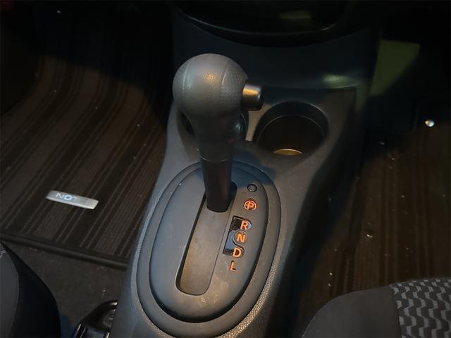 ノート Ｘ　純正ナビ　Ｂｌｕｅｔｏｏｔｈ対応　バックカメラ　ＴＶ　レーンアシスト　衝突被害軽減システム　スマートキー　アイドリングストップ　電動格納ミラー　ＣＶＴ　盗難防止システム　衝突安全ボディ　ＡＢＳ（11枚目）