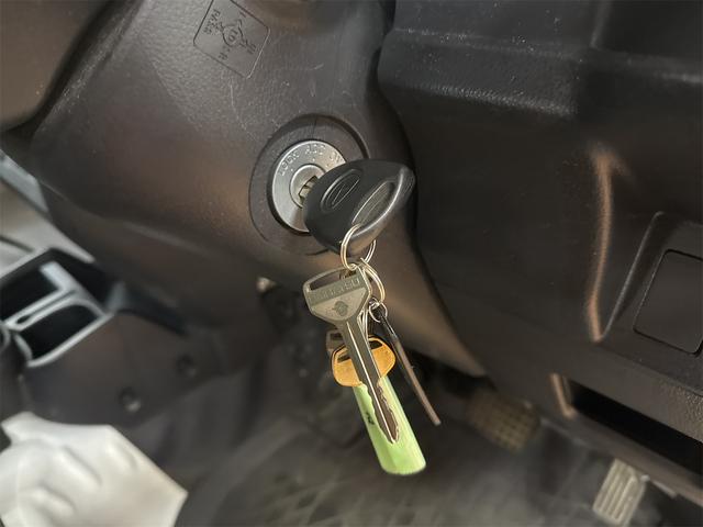 ハイゼットトラック スタンダードＳＡＩＩＩｔ　４ＷＤ　４ＷＤ　軽トラック　ＡＴ　衝突被害軽減システム　ＥＳＣ　エアコン　パワーウィンドウ　マニュアルレベリング機能　アクセサリーソケット（19枚目）