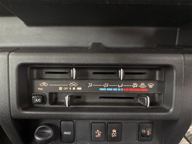 ハイゼットトラック スタンダードＳＡＩＩＩｔ　４ＷＤ　４ＷＤ　軽トラック　ＡＴ　衝突被害軽減システム　ＥＳＣ　エアコン　パワーウィンドウ　マニュアルレベリング機能　アクセサリーソケット（21枚目）