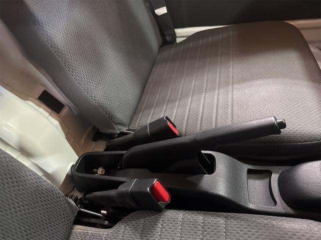 ハイゼットトラック スタンダードＳＡＩＩＩｔ　４ＷＤ　４ＷＤ　軽トラック　ＡＴ　衝突被害軽減システム　ＥＳＣ　エアコン　パワーウィンドウ　マニュアルレベリング機能　アクセサリーソケット（24枚目）