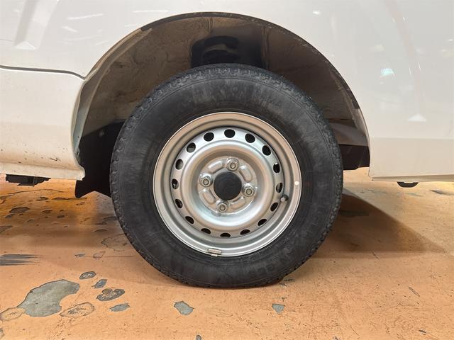 ハイゼットトラック スタンダードＳＡＩＩＩｔ　４ＷＤ　４ＷＤ　軽トラック　ＡＴ　衝突被害軽減システム　ＥＳＣ　エアコン　パワーウィンドウ　マニュアルレベリング機能　アクセサリーソケット（34枚目）