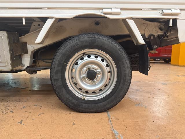 ハイゼットトラック スタンダードＳＡＩＩＩｔ　４ＷＤ　４ＷＤ　軽トラック　ＡＴ　衝突被害軽減システム　ＥＳＣ　エアコン　パワーウィンドウ　マニュアルレベリング機能　アクセサリーソケット（36枚目）