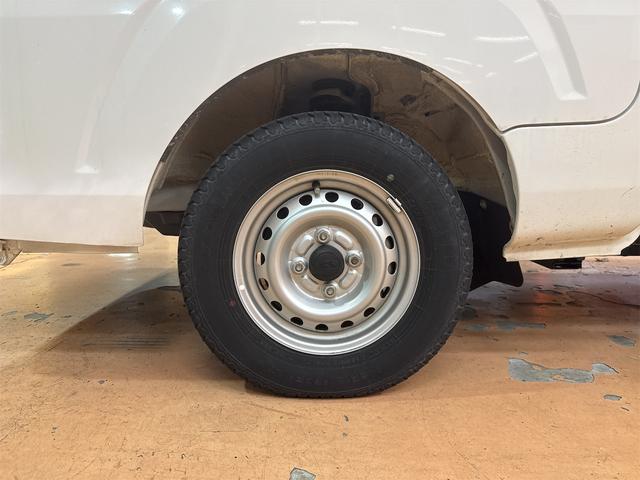 ハイゼットトラック スタンダードＳＡＩＩＩｔ　４ＷＤ　４ＷＤ　軽トラック　ＡＴ　衝突被害軽減システム　ＥＳＣ　エアコン　パワーウィンドウ　マニュアルレベリング機能　アクセサリーソケット（37枚目）