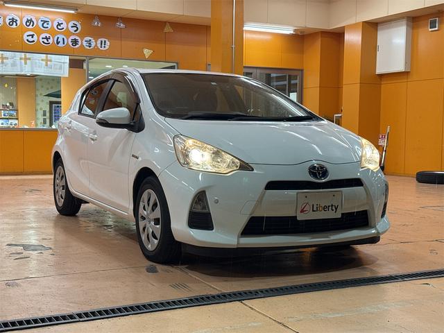 アクア Ｇ　ＥＴＣ　バックカメラ　ナビ　ＴＶ　クリアランスソナー　スマートキー　電動格納ミラー　ＣＶＴ　衝突安全ボディ　ＡＢＳ　ＥＳＣ　Ｂｌｕｅｔｏｏｔｈ　エアコン　パワーステアリング（11枚目）