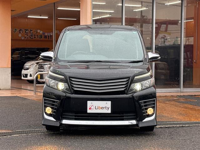 ヴォクシー ＺＳ　煌　ＥＴＣ　バックカメラ　ナビ　ＴＶ　オートクルーズコントロール　両側電動スライドドア　オートライト　ＬＥＤヘッドランプ　スマートキー　アイドリングストップ　電動格納ミラー　後席モニター　３列シート（11枚目）