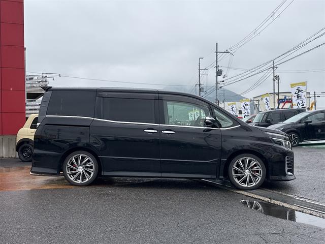 ヴォクシー ＺＳ　煌　ＥＴＣ　バックカメラ　ナビ　ＴＶ　オートクルーズコントロール　両側電動スライドドア　オートライト　ＬＥＤヘッドランプ　スマートキー　アイドリングストップ　電動格納ミラー　後席モニター　３列シート（13枚目）