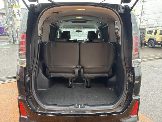 ヴォクシー ＺＳ　煌　ＥＴＣ　バックカメラ　ナビ　ＴＶ　オートクルーズコントロール　両側電動スライドドア　オートライト　ＬＥＤヘッドランプ　スマートキー　アイドリングストップ　電動格納ミラー　後席モニター　３列シート（18枚目）
