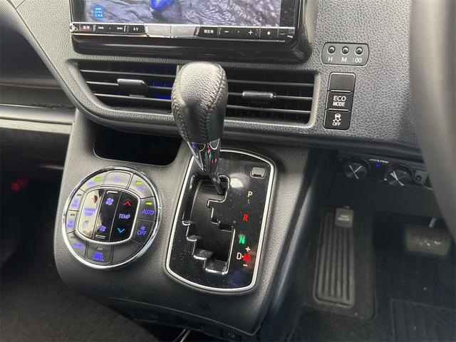 ヴォクシー ＺＳ　煌　ＥＴＣ　バックカメラ　ナビ　ＴＶ　オートクルーズコントロール　両側電動スライドドア　オートライト　ＬＥＤヘッドランプ　スマートキー　アイドリングストップ　電動格納ミラー　後席モニター　３列シート（24枚目）