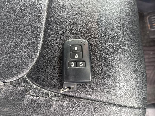 ヴォクシー ＺＳ　煌　ＥＴＣ　バックカメラ　ナビ　ＴＶ　オートクルーズコントロール　両側電動スライドドア　オートライト　ＬＥＤヘッドランプ　スマートキー　アイドリングストップ　電動格納ミラー　後席モニター　３列シート（26枚目）