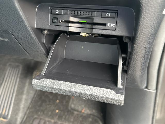 ヴォクシー ＺＳ　煌　ＥＴＣ　バックカメラ　ナビ　ＴＶ　オートクルーズコントロール　両側電動スライドドア　オートライト　ＬＥＤヘッドランプ　スマートキー　アイドリングストップ　電動格納ミラー　後席モニター　３列シート（28枚目）