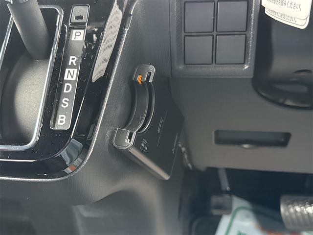 タント カスタムＲＳ　ＥＴＣ　バックカメラ　両側電動スライドドア　ナビ　ＴＶ　クリアランスソナー　衝突被害軽減システム　オートライト　スマートキー　アイドリングストップ　電動格納ミラー　ベンチシート（12枚目）