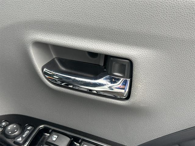 タント カスタムＲＳ　ＥＴＣ　バックカメラ　両側電動スライドドア　ナビ　ＴＶ　クリアランスソナー　衝突被害軽減システム　オートライト　スマートキー　アイドリングストップ　電動格納ミラー　ベンチシート（32枚目）