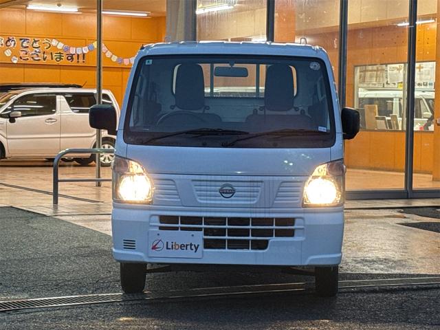 クリッパートラック ＤＸ　軽トラック　ＭＴ　クリアランスソナー　アイドリングストップ　ＥＳＣ　エアコン　パワーウィンドウ　運転席エアバッグ　助手席エアバッグ（7枚目）