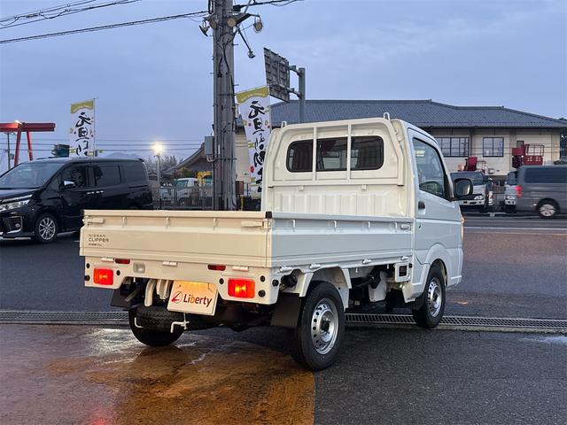 クリッパートラック ＤＸ　軽トラック　ＭＴ　クリアランスソナー　アイドリングストップ　ＥＳＣ　エアコン　パワーウィンドウ　運転席エアバッグ　助手席エアバッグ（10枚目）