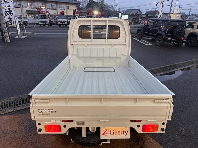 クリッパートラック ＤＸ　軽トラック　ＭＴ　クリアランスソナー　アイドリングストップ　ＥＳＣ　エアコン　パワーウィンドウ　運転席エアバッグ　助手席エアバッグ（13枚目）