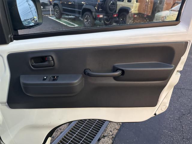 クリッパートラック ＤＸ　軽トラック　ＭＴ　クリアランスソナー　アイドリングストップ　ＥＳＣ　エアコン　パワーウィンドウ　運転席エアバッグ　助手席エアバッグ（16枚目）