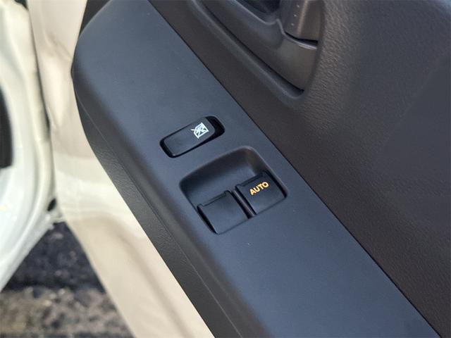 クリッパートラック ＤＸ　軽トラック　ＭＴ　クリアランスソナー　アイドリングストップ　ＥＳＣ　エアコン　パワーウィンドウ　運転席エアバッグ　助手席エアバッグ（18枚目）