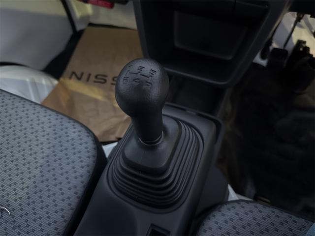 クリッパートラック ＤＸ　軽トラック　ＭＴ　クリアランスソナー　アイドリングストップ　ＥＳＣ　エアコン　パワーウィンドウ　運転席エアバッグ　助手席エアバッグ（21枚目）