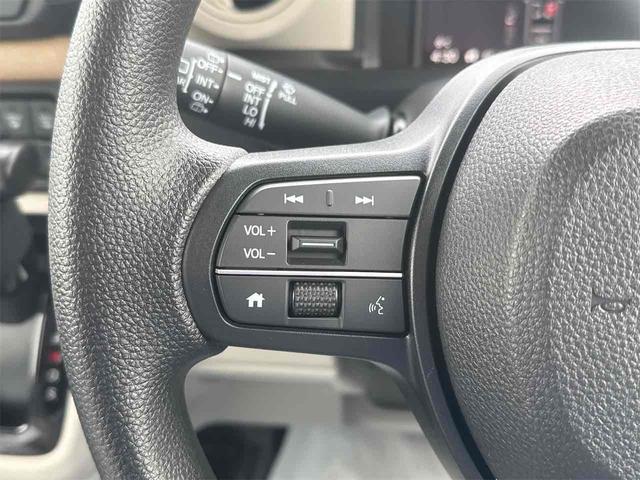 Ｎ－ＢＯＸ ベースグレード　届出済未使用車　ＨｏｎｄａＳＥＮＳＩＮＧ　片側電動スライドドア　クリアランスソナー　オートクルーズコントロール　衝突被害軽減システム　スマートキー　アイドリングストップ　電動格納ミラー　シートヒーター（9枚目）