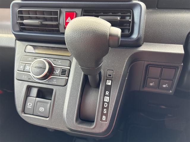 タント Ｘ　バックカメラ　両側スライド・片側電動　クリアランスソナー　衝突被害軽減システム　スマートキー　アイドリングストップ　電動格納ミラー　シートヒーター　ベンチシート　ＣＶＴ　ＥＳＣ　ＣＤ　ＭＤ　エアコン（7枚目）