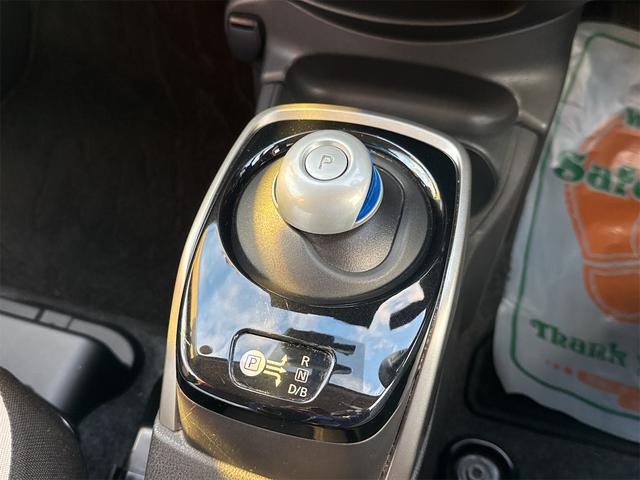 ノート e-パワー X ETC 純正ナビ Bluetooth対応 TV 衝突被害軽減システム スマートキー アイドリングストップ 電動格納ミラー CVT 盗難防止システム 衝突安全ボディ ABS ESC CD USB(35枚目)