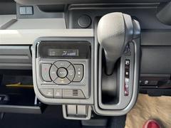 必ず使用するシフトレバー。確りと確認したいですね。 3