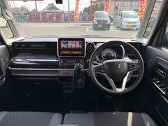 毎回座るフロントシート。運転席は必ず使用する部分ですので、座り心地が重要です！ 2