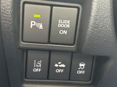 接触を未然に防ぐ、クリアランスソナー搭載です。車を守るためには必須のアイテムですね。 4