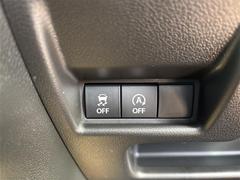 『アイドリングストップ』クルマが停車すると自動的にエンジンを停止し、無駄な燃料消費や排出ガスを抑えます。素早くエンジンを再始動させるなど、ドライバーの感覚とズレのない自然な制御を目指しています。 4