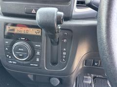 必ず使用するシフトレバー。確りと確認したいですね。 2