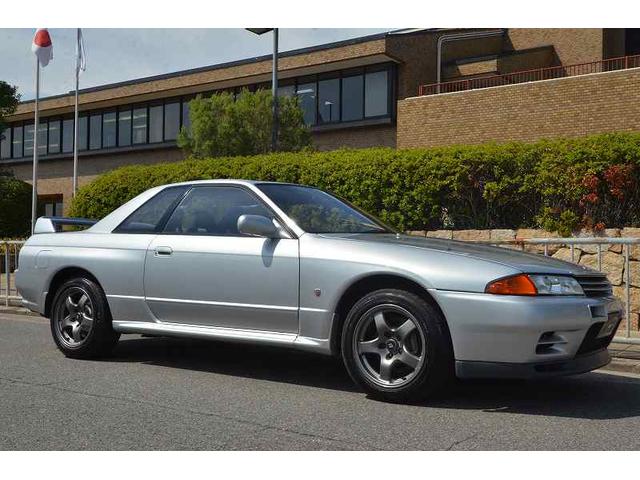 スカイライン ＧＴ－Ｒ　ＮＩＳＭＯボンネットフードトップモール　フロントバンパーダクト　リアウイング　ディーラーメンテナンス車（2枚目）